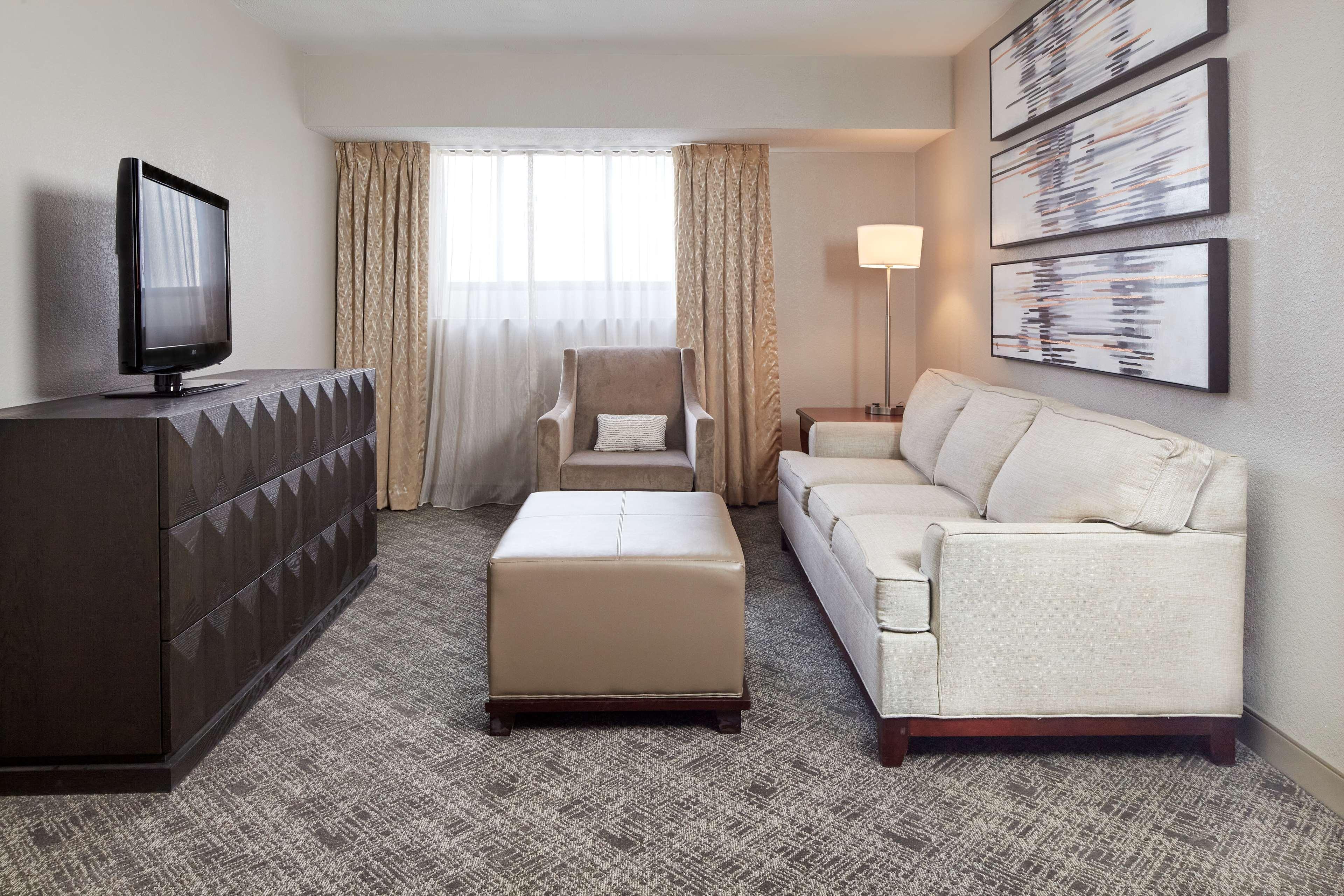 Doubletree Suites By Hilton Nashville Airport Екстер'єр фото