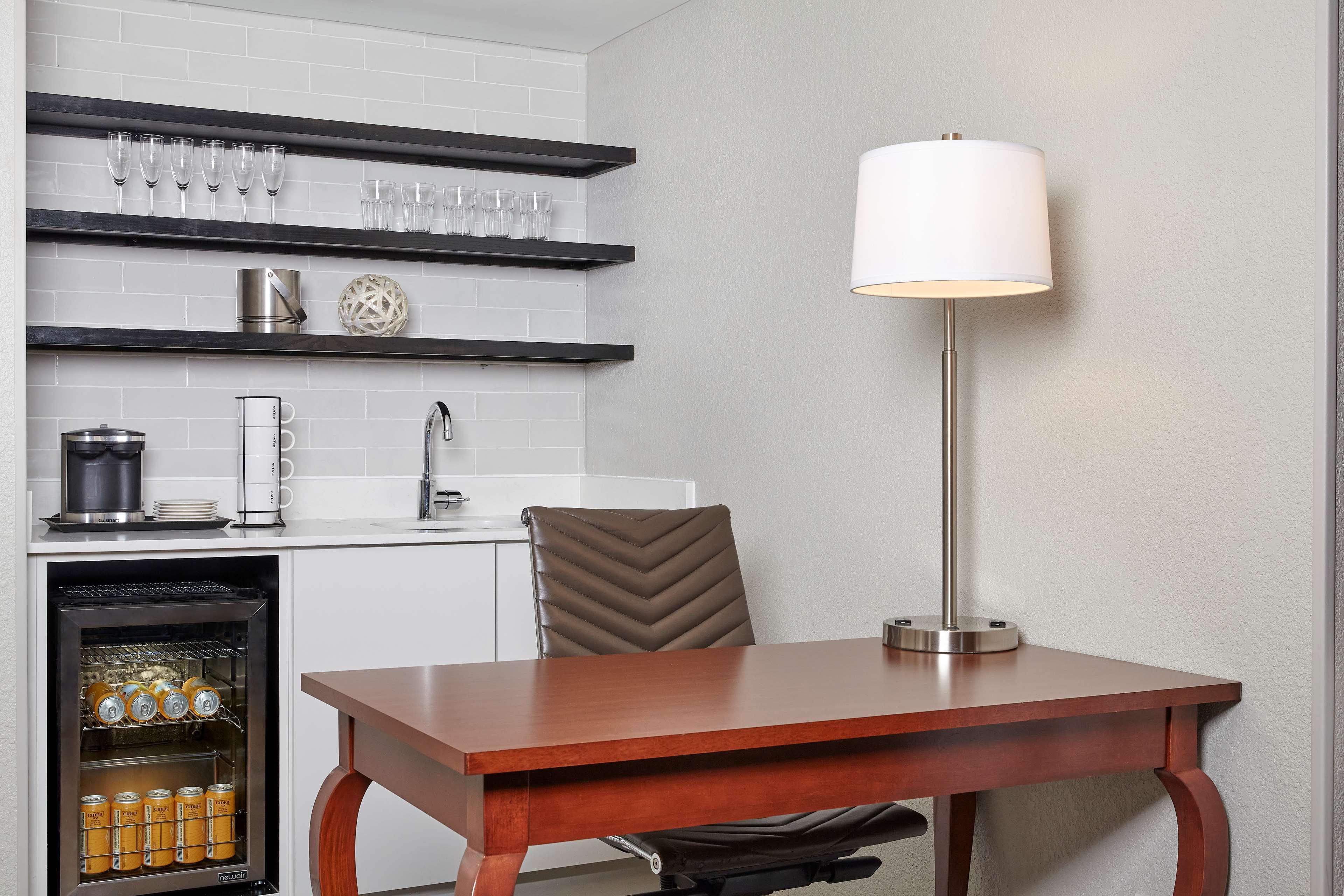 Doubletree Suites By Hilton Nashville Airport Екстер'єр фото
