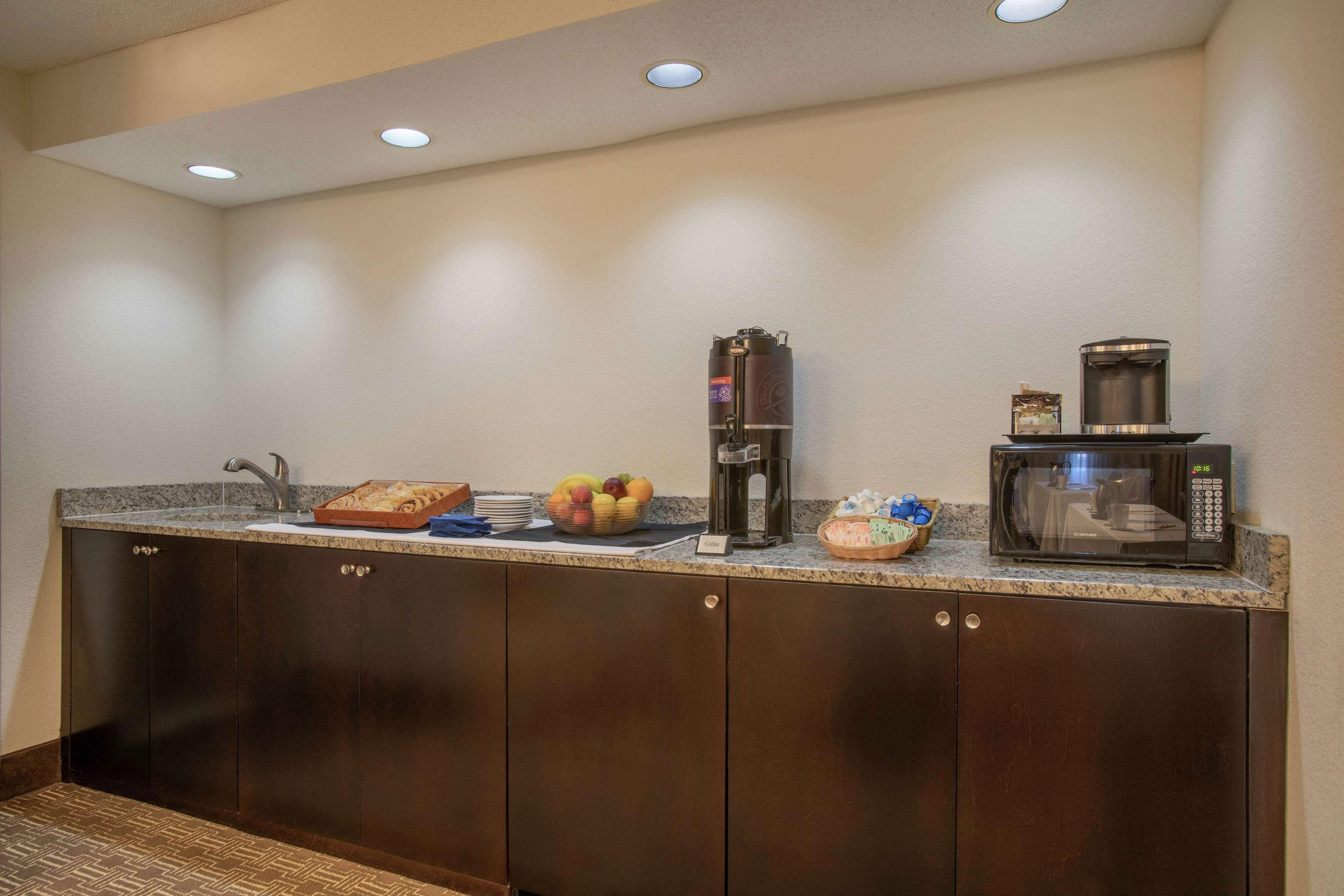 Doubletree Suites By Hilton Nashville Airport Екстер'єр фото