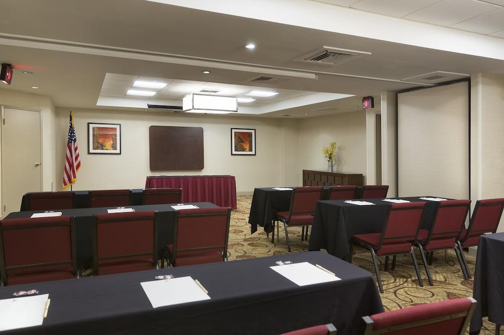 Doubletree Suites By Hilton Nashville Airport Екстер'єр фото