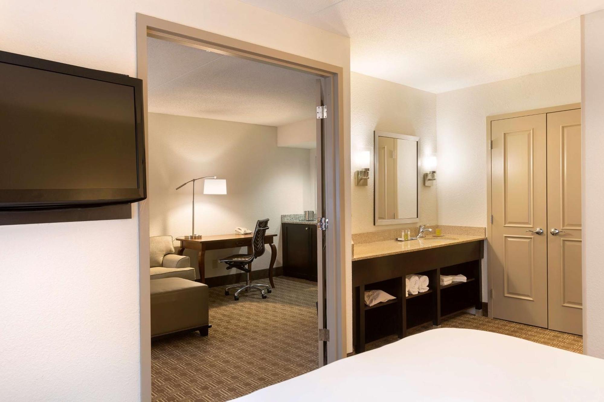 Doubletree Suites By Hilton Nashville Airport Екстер'єр фото