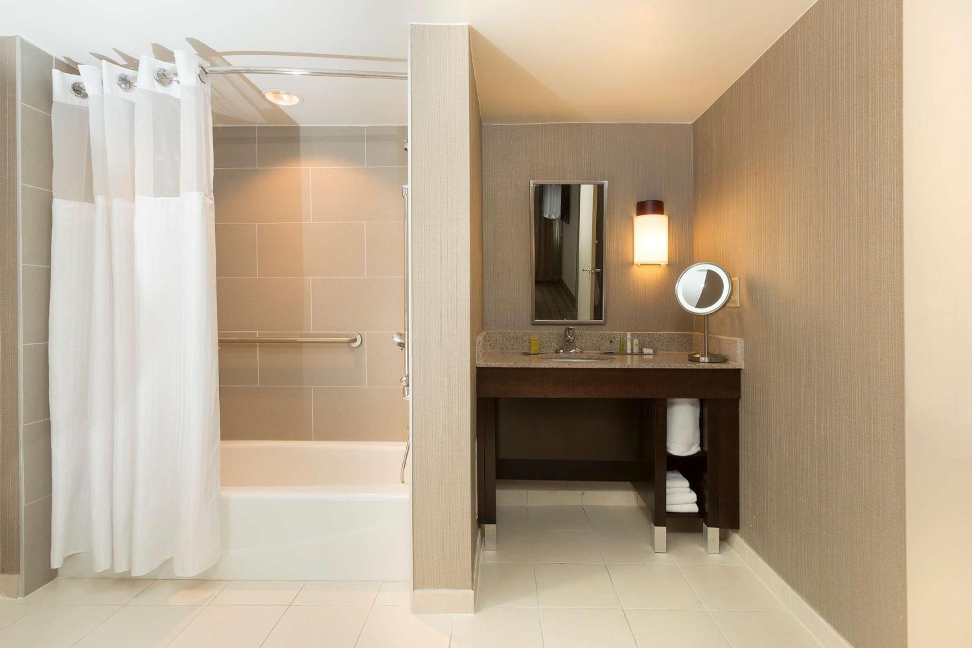 Doubletree Suites By Hilton Nashville Airport Екстер'єр фото