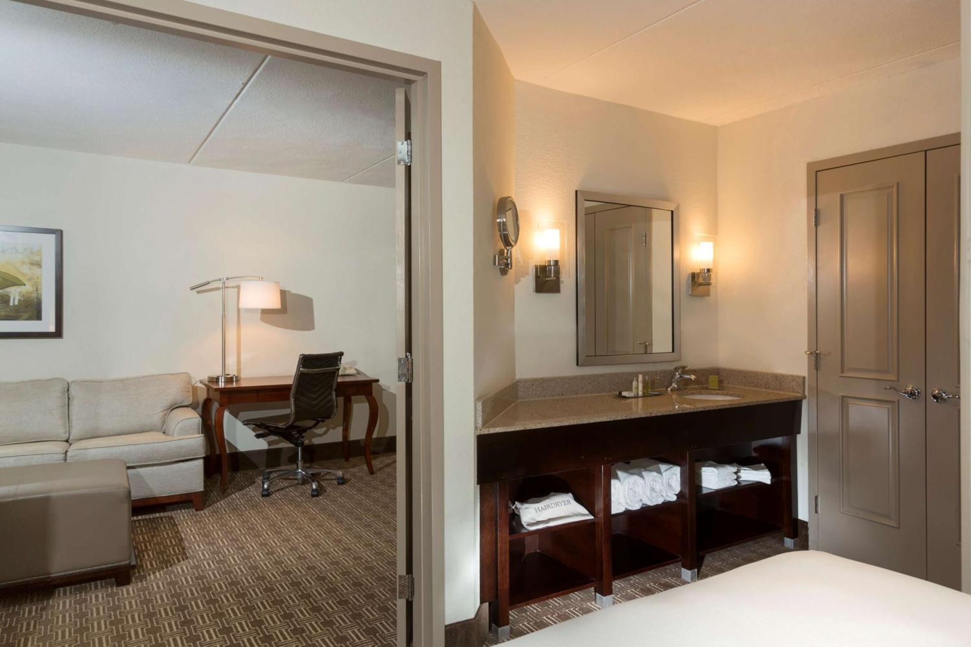 Doubletree Suites By Hilton Nashville Airport Екстер'єр фото